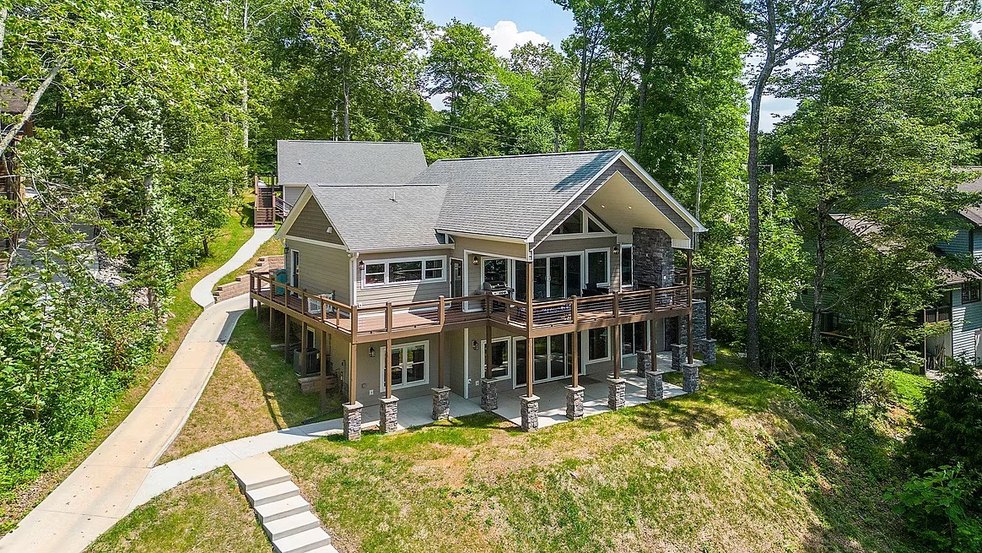 Cox Construction lake home